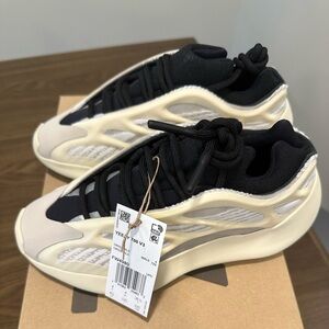 Yeezy YZY 700 V3 Azael